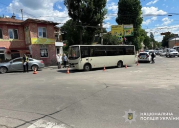У Тернополі маршрутка збила жінку на переході