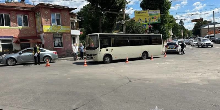 У Тернополі маршрутка збила жінку на переході