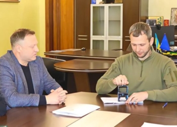 Маючи дорогі позашляховики та мільйони в готівці, заступник голови Тернопільської облради просить матеріальну допомогу