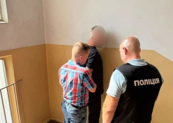 Хірурга Тернопільської обласної лікарні вдруге за місяць зловили на хабарі