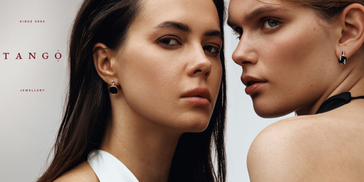 Вишукані та блискучі сережки з камінням