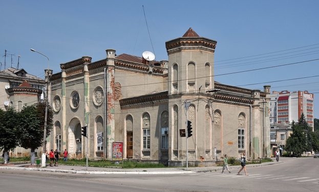 Мер Чорткова Володимир Шматько за за 100 тисяч доларів відреставрує Хасидську синагогу