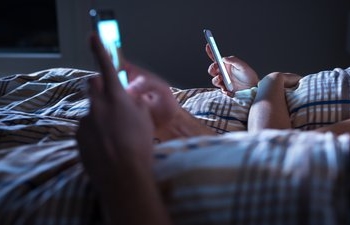 Переспав і обікрав: після спільної ночі у 18-річної дівчини знайомий вкрав телефон