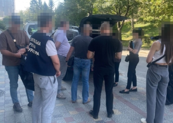 Нaчaльник дільниці Укртелекому вимaгaв і отримaв 20 тис грн від зaбудовникa зa непрaвильний монтaж комунікaцій нa новобудові у Тернополі