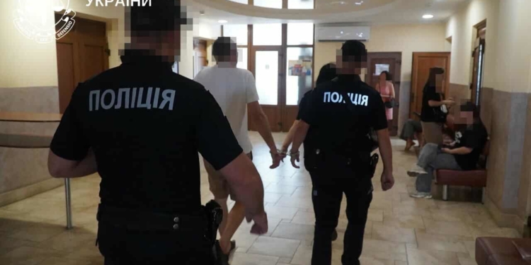 Відомий тернопільський адвокат обдурив ветерана війни та дружину військового на 6 млн грн