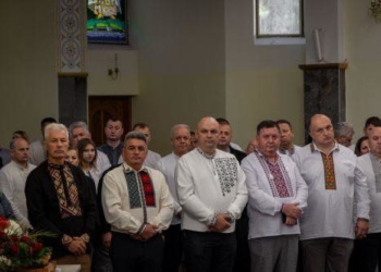 Проща корупціонерів у Зарваниці та антижурналістський закон: “Прости, Господи, вкрадені мільйони”