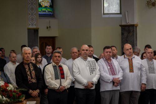 Проща корупціонерів у Зарваниці та антижурналістський закон: “Прости, Господи, вкрадені мільйони”