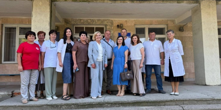 У Мельнице-Подільській лікарні медики продовжують ходити на роботу, попри заборгованість по зарплаті у 7 млн грн