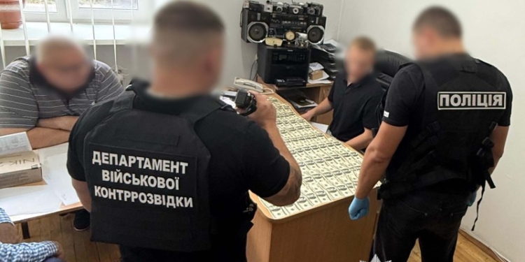 У Тернополі викрили шахрая, який за $10 000 обіцяв незаконно переправити знайомого через кордон