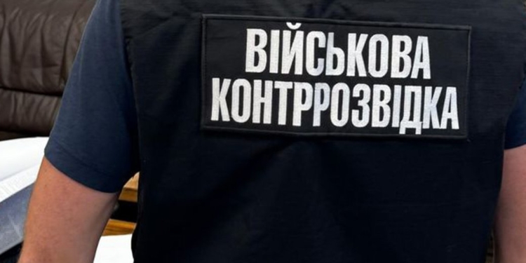 У Тернополі СБУ затримала комунальника, який “знімав” ухилянтів з розшуку за хабарі