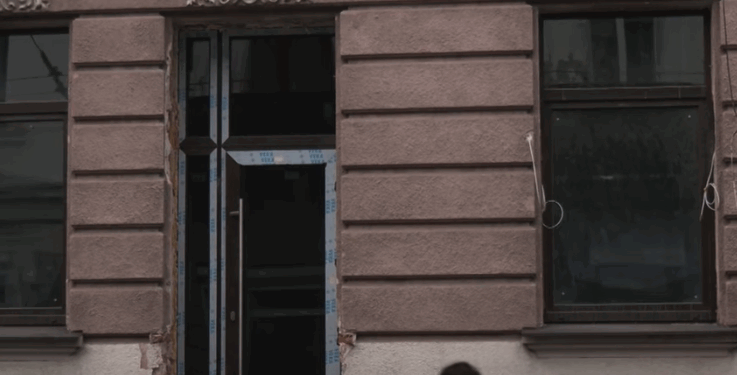 У центрі Тернополі відновили фасад пошкодженого історичного будинку
