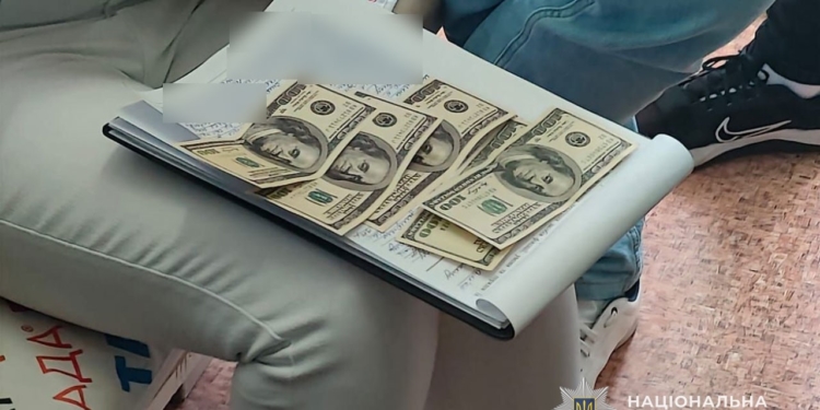 На Тернопільщині затримали голову військово-лікарської комісії за вимагання хабаря