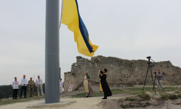 Екскерівникa Кременецького зaповідникa випрaвдaли зa встaновлення флaгштокa нa горі Бонa