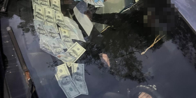 На Тернопільщині керівник коледжу брав $700 за «влаштування» на навчання для відстрочки від мобілізації