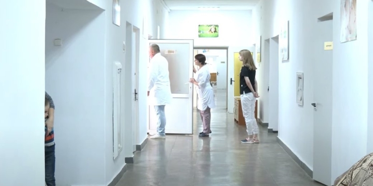 У Кременецькій лікарні на Тернопільщині проводять обшуки