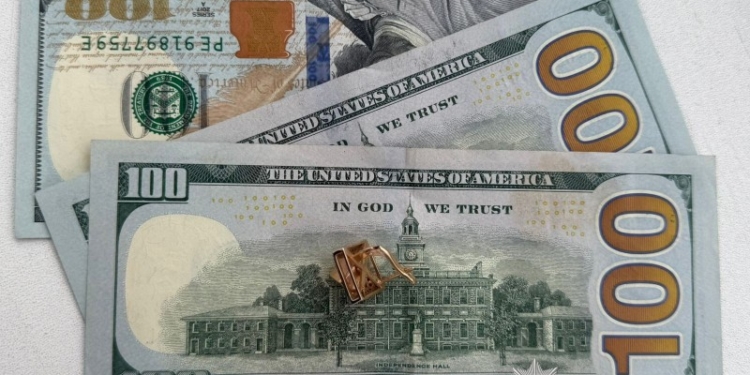 Тернополянку ошукали на 14 тисяч гривень: шахрай надіслав підроблену квитанцію