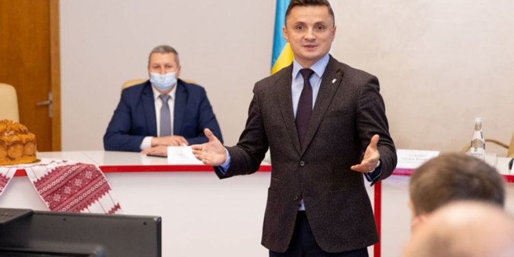 Ексголова Тернопільської облради просив апеляцію ВАКСу дозволити йому вільно їздити Україною