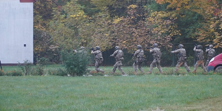 Викрадали та катували людей, вимагали гроші: у Тернополі затримали й оголосили підозри групі військових