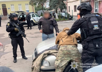 Викрадали та катували людей, вимагали гроші: у Тернополі затримали й оголосили підозри групі військових