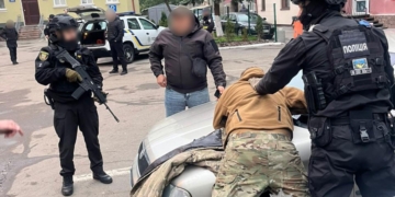 Викрадали та катували людей, вимагали гроші: у Тернополі затримали й оголосили підозри групі військових