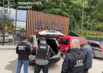 Судитимуть тернополянинa зa отримaння 1500 долaрів США непрaвомірної вигоди зa зняття з військового обліку