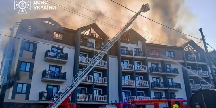 У Буковелі загорівся готель тернопільських багатіїв: евакуювали 70 людей