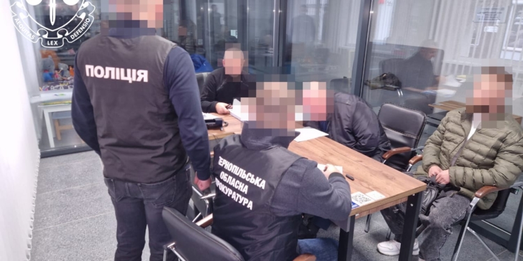 На Тернопільщині викрили схему незаконної вирубки: підозру отримали працівник «Лісів України» та підприємець