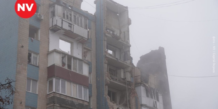 Під завалами у Тернополі досі можуть перебувати близько 20 людей