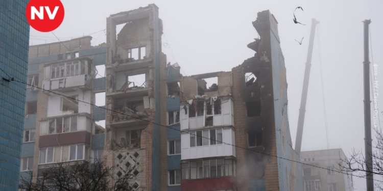 Під завалами у Тернополі досі можуть перебувати близько 20 людей