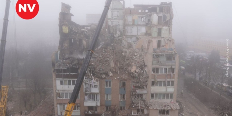 Під завалами у Тернополі досі можуть перебувати близько 20 людей