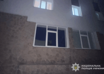 Трагедія в Тернополі: 18-річний студент з Хмельниччини випав з третього поверху і помер у лікарні