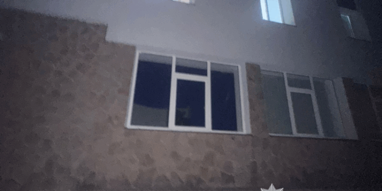 Трагедія в Тернополі: 18-річний студент з Хмельниччини випав з третього поверху і помер у лікарні