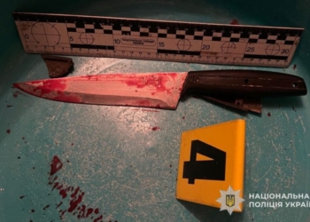 До восьми років ув’язнення: на Чортківщині чоловік тяжко поранив знайомого ножем через сварку за гроші