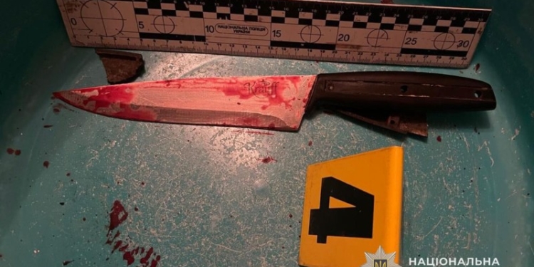 До восьми років ув’язнення: на Чортківщині чоловік тяжко поранив знайомого ножем через сварку за гроші