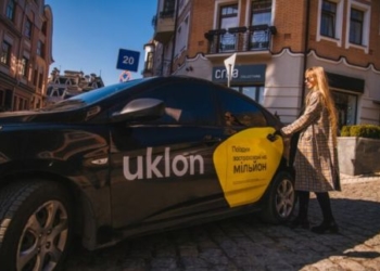 “Дура, я зараз вийду і тебе головою вдарю об дверку!”, – у Тернополі водій “Uklon” принизив маму дитини з ДЦП