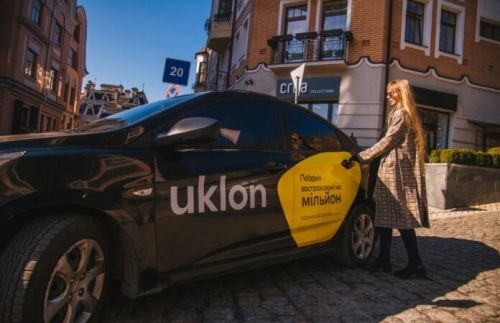 “Дура, я зараз вийду і тебе головою вдарю об дверку!”, – у Тернополі водій “Uklon” принизив маму дитини з ДЦП