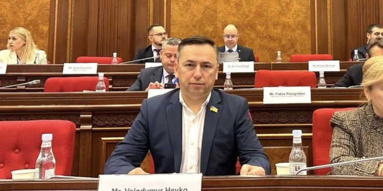 Корупційну Тернопільщину у Вірменії представив підозрюваний у смертельній аварії нардеп Гевко