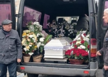 У Тернополі поховали жінку та її 4-річну донечку, які загинули внаслідок атаки росії