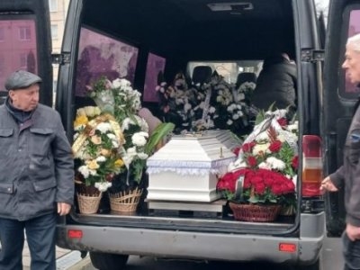 У Тернополі поховали жінку та її 4-річну донечку, які загинули внаслідок атаки росії