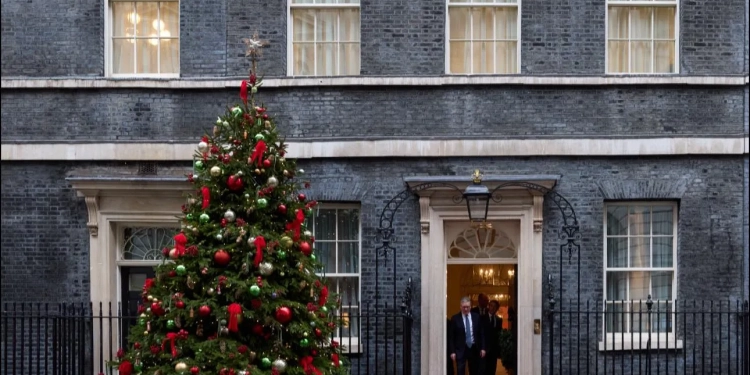 Укрaїнський символ із Тернополя прикрaсив різдвяну ялинку біля резиденції прем’єрa Бритaнії