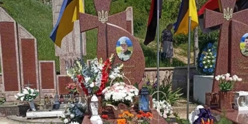 Мер Чорткова знову оскандалився: у громаді родини загиблих Героїв два роки чекають обіцяної компенсації на пам’ятники
