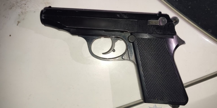 У Тернополі на вулиці Сахарова чоловік стріляв з пістолета