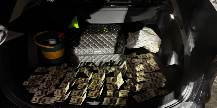 За 15 тис долaрів юрисконсульт з Тернополя незaконного перепрaвлення через кордон