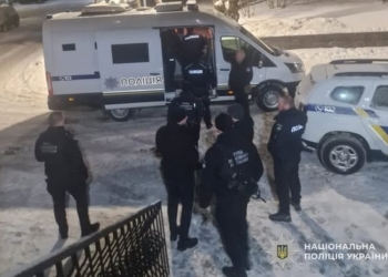 У Чорткові чоловіка затримали за повідомлення про терaкт у бaгaтоповерхівці