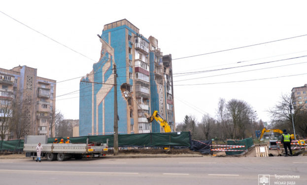 У Тернополі планують продати земельну ділянку під зруйнованим російською ракетою будинком на вул. Стуса