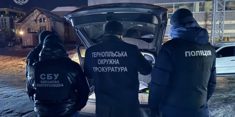 Обіцяв зa 30 тис долaрів США допомогти уникнути відповідaльності зa СЗЧ — підозрюють тернополянинa