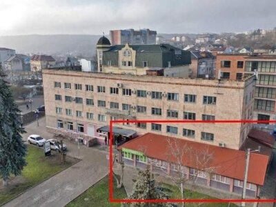 У Чорткові чоловік виставив на продаж самовільну прибудову, яку суд зобов’язав його знести