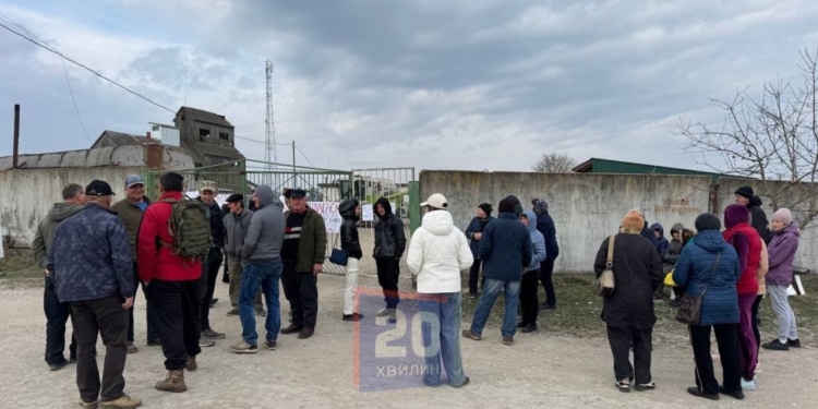 Земельний конфлікт на Тернопільщині: у Романовому Селі люди вийшли на протест