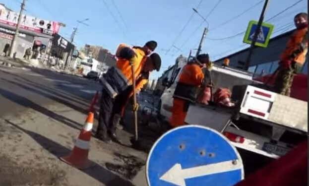 Асфальтували калабані: як у Тернополі ремонтують дороги