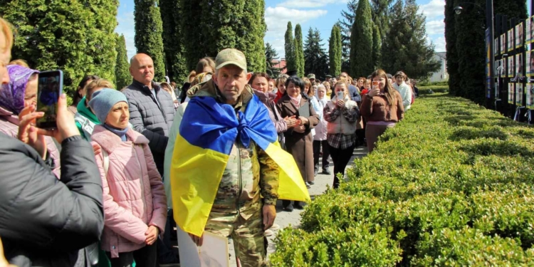 Власноруч зняв свій портрет з «Алеї надії»: на Шумщину з полону повернувся захисник